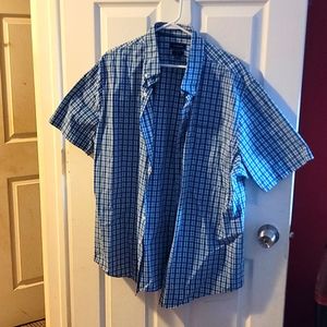 Mens XL shirt sleeve collar shirt.